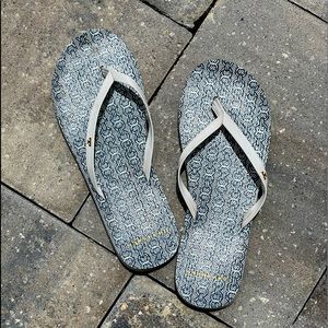 Tory Burch Printed Gemini Link Flip Flops size 8.